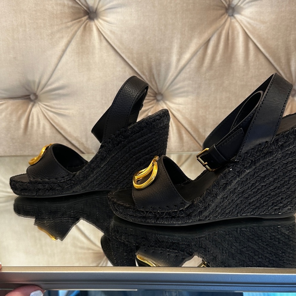 Valentino Garavani black scrappy sandal wedges with a gold V! - Picture 6 of 7